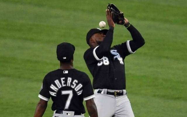 【MLB】これは痛い「もろ頭だね」　凡フライ直撃…失笑を堪えられない“おでこキャッチ”