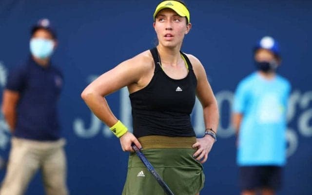 テニス選手では初！超お嬢様ペグラがトレーディングカードをリリース