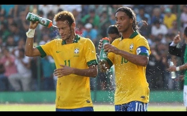 元バルサFWジュリー、ロナウジーニョとネイマールは「能力を十分に発揮できない」