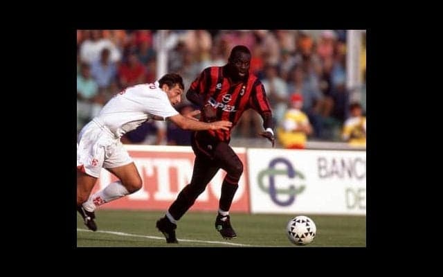 バロンドールに選ばれたアフリカの英雄が大統領になり、コロナ禍にも対応