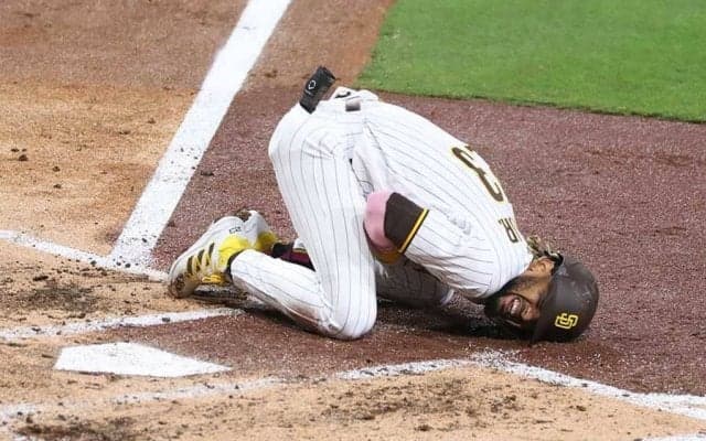 【MLB】パドレス374億円男・タティスJr.が負傷交代　空振り三振で左肩を亜脱臼し苦悶の表情