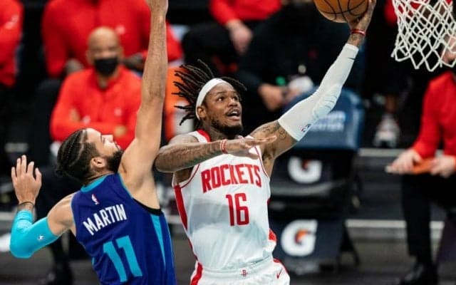 ロサンゼルス・レイカーズがベン・マクレモアと契約したと発表