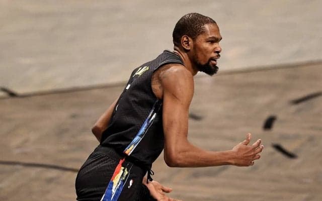 ネッツのケビン・デュラントが2月中旬以来となる復帰戦で百発百中の17得点をマーク