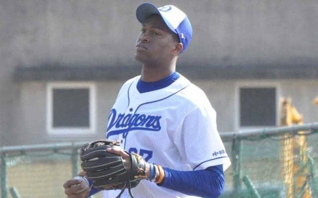 「ここには重力ないのか」中日160キロ右腕、“落ちてこない”大遠投が衝撃的