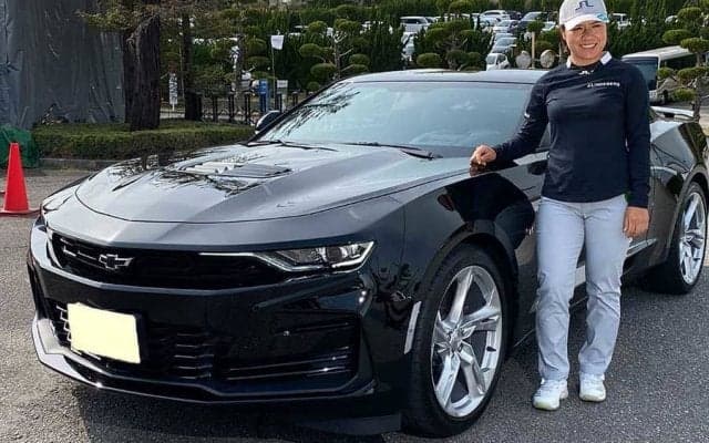 岡山絵里「最高です」　700万円超“新愛車”披露、2週ぶりVへ意欲「優勝目指して」