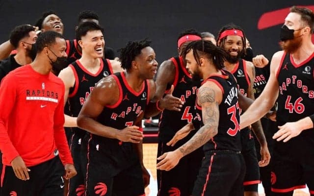 トレントJr.の逆転3ポイントブザービーターでラプターズがウィザーズに勝利、渡邊雄太も貴重な2得点を記録