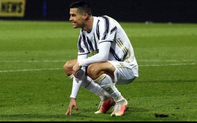 「彼も人間だった」C・ロナウドのらしからぬミスとポストへの八つ当たりに海外注目