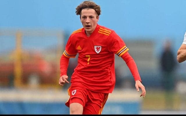 ロビー・サヴェージ氏の息子がユナイテッドとプロ契約締結!　先日にU-18ウェールズ代表デビュー