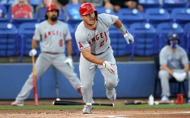 【MLB】小学校の敷地に達する特大弾!?　トラウトのムーンショットに「確かに彼は飛ばした」