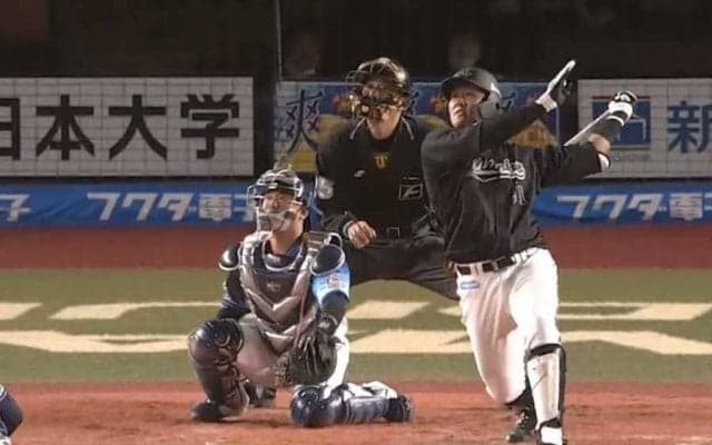 「逆方向に飛びすぎ」「あの身体の開きで…」　ロッテ山口の初アーチにファン仰天