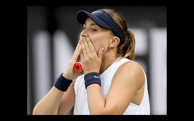  世界1位破る金星で4強入り 