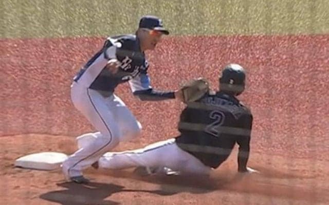 捕球からタッチまで0秒？　西武源田の“神技”が「凄すぎる」「恐ろしく速い」