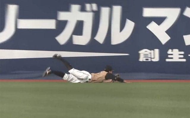 日本ハムのセンターは「浅間しかいない」　勝利に導く超美技が「タイミングバッチリ」