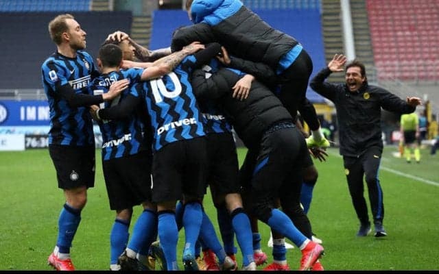 「選手たちを抱きしめるため疾走した」リーグ11連勝のチームをコンテ監督が絶賛