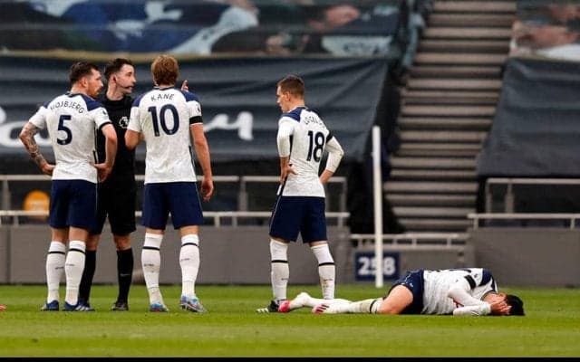 「自然な動きではない」ソン・フンミンへのファウルに審判協会が見解、一方で「ファウルではない」の声も