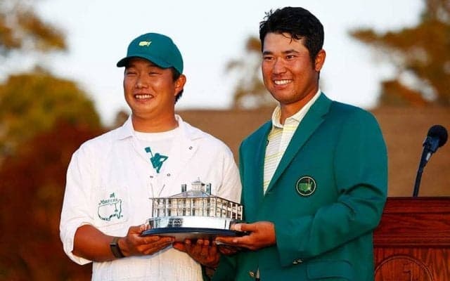 松山英樹のキャディーが思わぬ脚光　V直後に見せた“日本人らしさ”に称賛「何て瞬間」