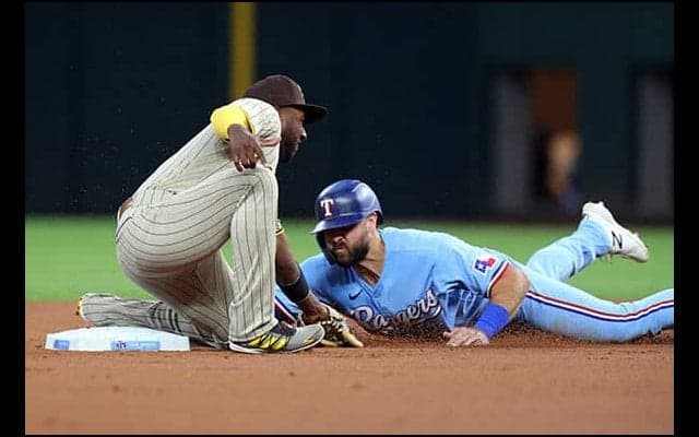 【MLB】二塁手前でスイミング？　超絶技巧のスライディングが「クレイジー」「魔法使い」