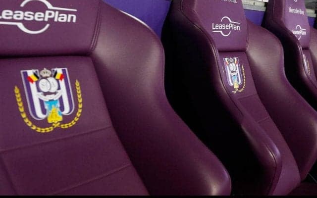 足がもつれても…執念の“ダイビングヘッドクリア”に海外注目