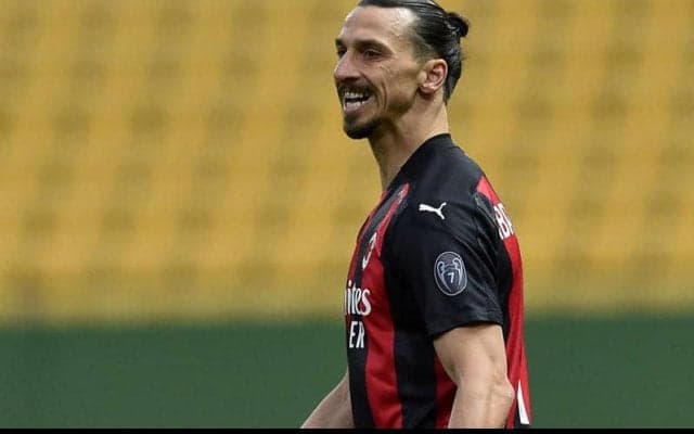 誤解で退場!?のイブラヒモビッチに1試合の出場停止処分