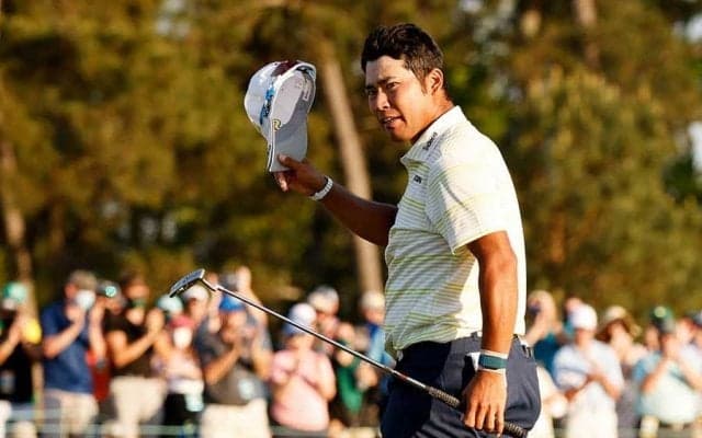 松山英樹、引きで撮った“世界一の抱擁”に米感動「謙虚だね」「異文化の良さ学んだ」