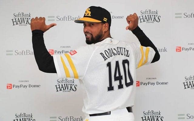 鷹のキューバ人新助っ人ロドリゲスが守護神に挑戦「抑えやりたい」　隔離期間明け入団会見