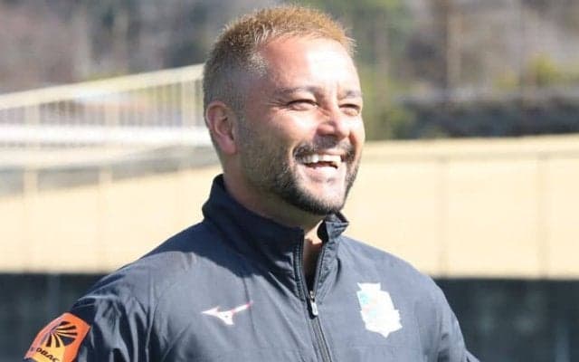 岡田監督にめちゃくちゃ怒られた「ポルトガル語力ゼロ」の札幌・通訳が見た、最高に幸せな景色