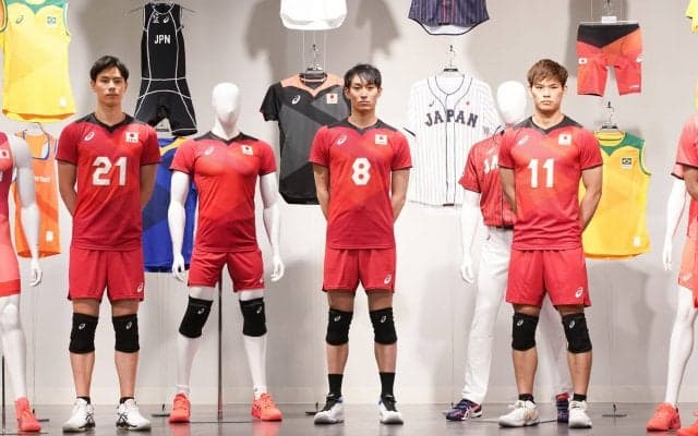 柳田将洋、西田有志、髙橋藍がイベントでユニフォーム姿を披露