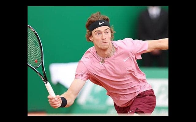 ルブレフ 快勝でクレー初戦白星