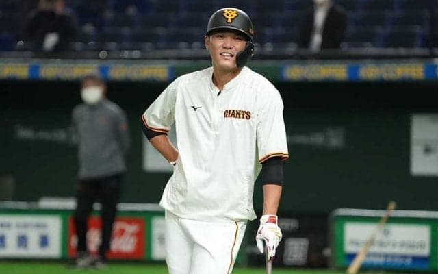 「貴重な映像」“ノッカー”巨人坂本勇人の強烈打球が炸裂　鮮やかに捕ったベテランは？