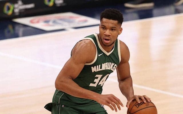 2ケタ差でホークスに勝利したバックス…復帰したヤニス「できる限りチームを助けたい」