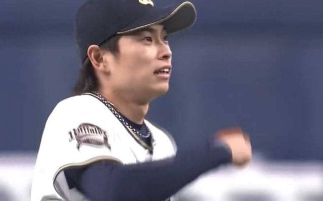 打者全く動けず「マジでボール止まってる」　もはや芸術…オリ山岡の“セクシー魔球”