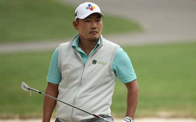 韓国選手がクラブ蹴り上げ　パット外した“怒りの瞬間”に米注目「ドロップキックだ」