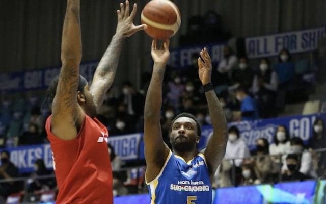 滋賀が名古屋Dとの接戦を制して白星…ハミルトンが勝ち越し3ポイントをヒット