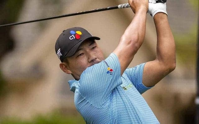 怒りでパターを蹴り飛ばす　韓国選手の暴挙に米ファンも唖然「ペナルティないの？」