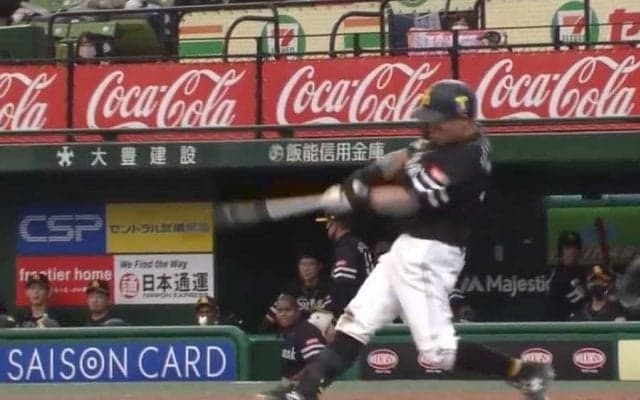 「マジイケメン」鷹・中村晃、起死回生の同点2ラン＆“肩ポン”に絶賛止まず