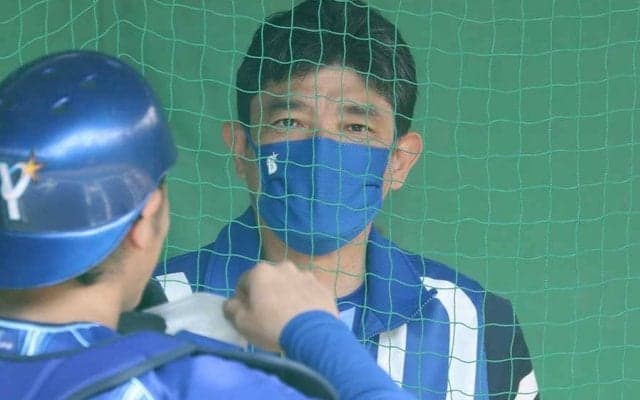 DeNA、低迷の原因は「外国人の入国遅れ」　三原代表が新助っ人入団会見で懺悔