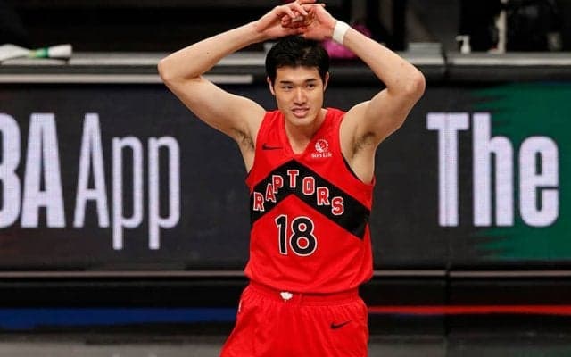 渡邊雄太がラプターズとNBA本契約を締結「努力し続けたかいがありました！」