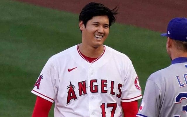 【MLB】大谷翔平が“出迎え拍手”　有原航平との対面に米実況席「これ見てくれ。素晴らしい」