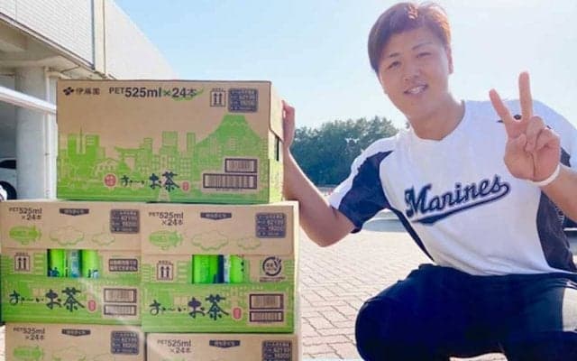 なぜ？　ロッテ山口航輝に「お～いお茶」5ケースが送られた理由「感謝しています」