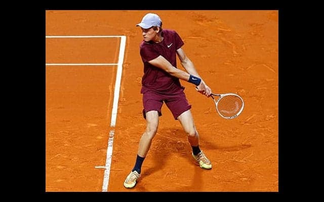 19歳シナー 完勝で初戦突破