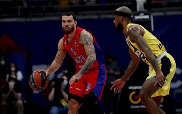 ネッツとニックスがユーロリーグで活躍するPGマイク・ジェームズ獲得に関心あり