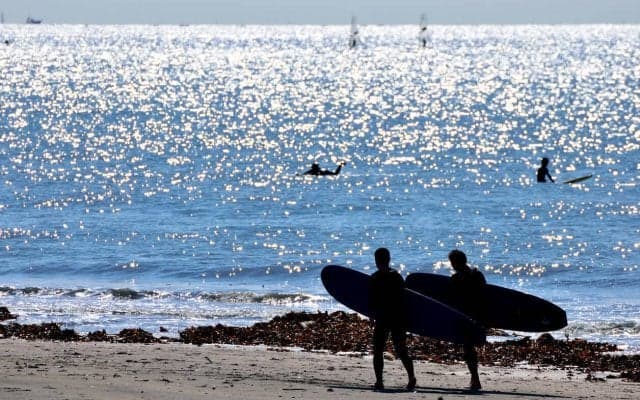 元NFL選手も注目！ 水上を自由に滑走するeFoilingとは