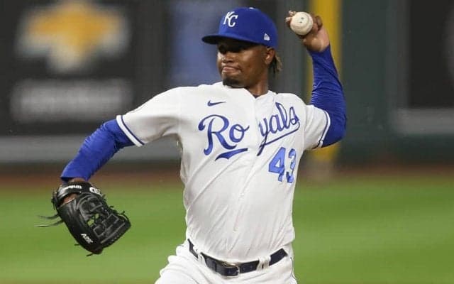 「球がドビューンって！」　デビューが待ち遠しい…中日156キロ新助っ人の剛球