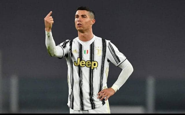  壁に入らない方がいいんじゃ…？クリロナ、またもFKにビビッて役に立たず