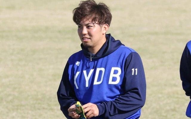 「光が見えてきました」　DeNA東、手術後初の捕手を座らせての投球映像を投稿