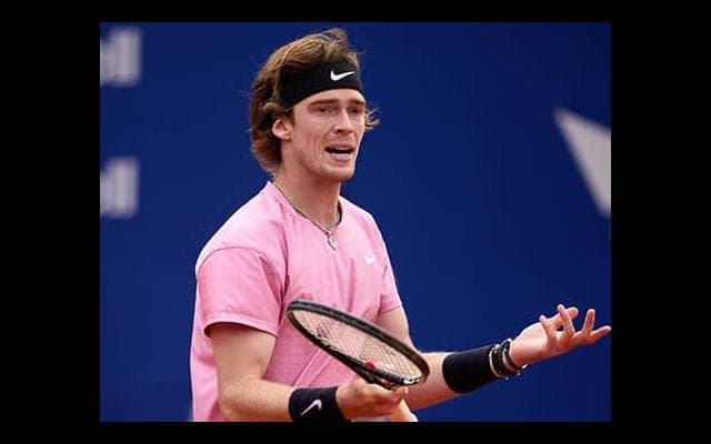  「調子悪く」も激闘制し初8強 