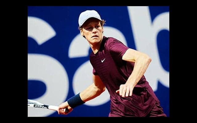 シナー8強へ 次はルブレフ