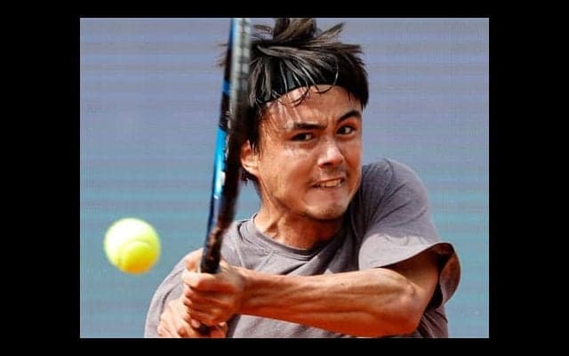 ダニエル太郎、激闘制し4強