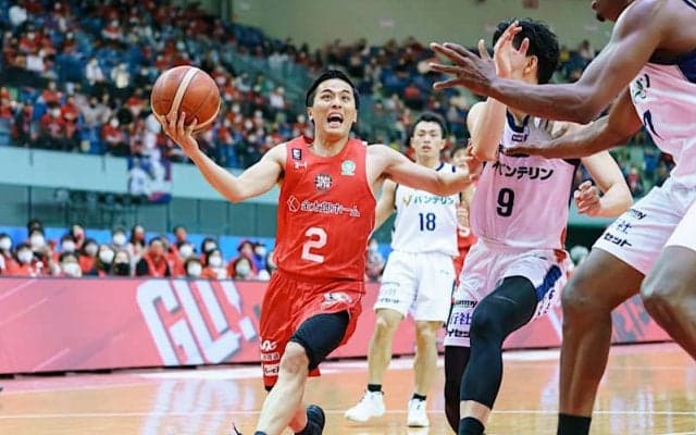 最終クォーターで勝負を決めた千葉が横浜に勝利…富樫が23得点をマーク