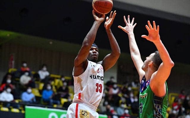 第3Qに逆転した大阪が三遠に白星…ブラウンが20得点を記録